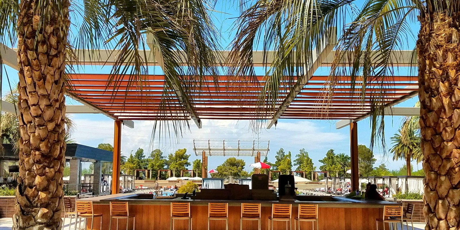 travel and pretty clothes magazine